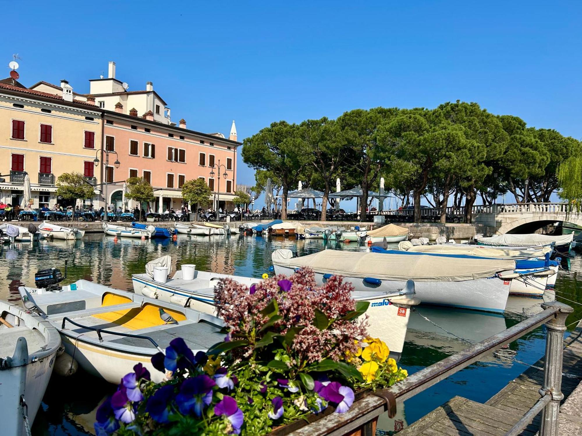Апартаменти Gold Garda Desenzano Дезенцано-дель-Гарда Екстер'єр фото